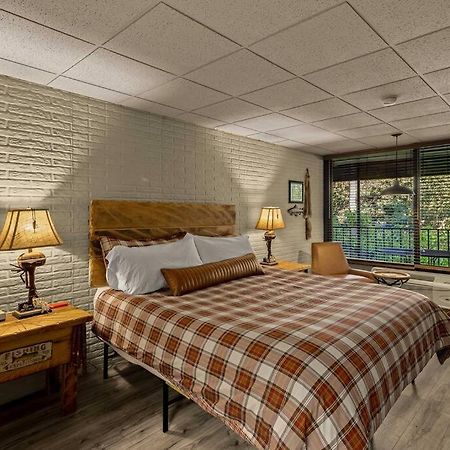 Stonegate Lodge King Bed Wifi 50In Roku Tv Salt Water Pool Room #102 Eureka Springs Esterno foto