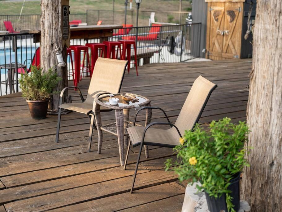 Stonegate Lodge King Bed Wifi 50In Roku Tv Salt Water Pool Room #102 Eureka Springs Esterno foto