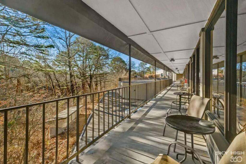 Stonegate Lodge King Bed Wifi 50In Roku Tv Salt Water Pool Room #102 Eureka Springs Esterno foto
