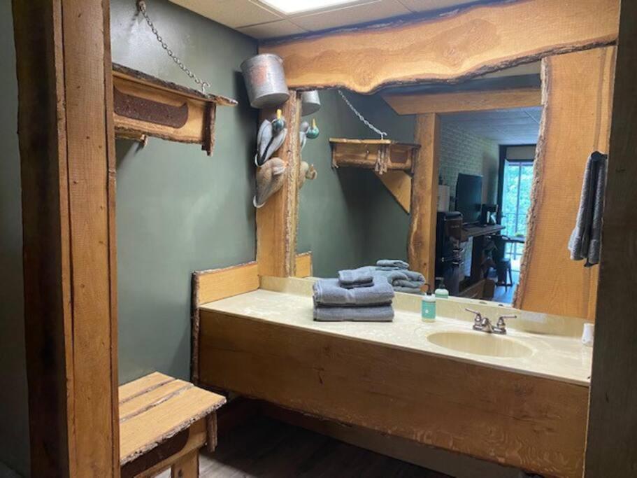Stonegate Lodge King Bed Wifi 50In Roku Tv Salt Water Pool Room #102 Eureka Springs Esterno foto