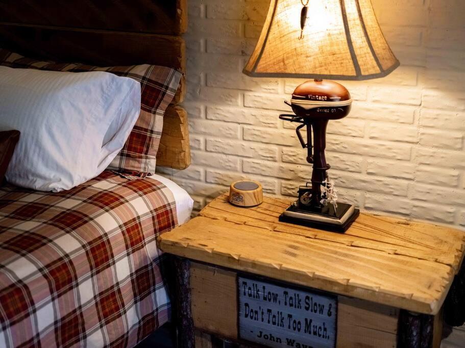 Stonegate Lodge King Bed Wifi 50In Roku Tv Salt Water Pool Room #102 Eureka Springs Esterno foto