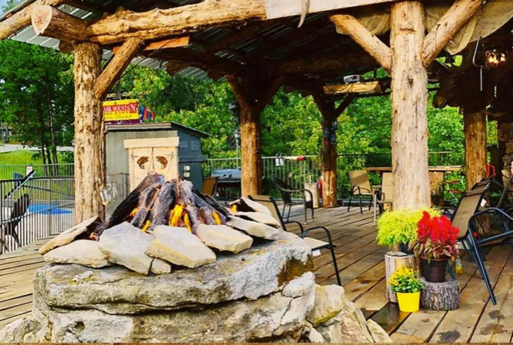 Stonegate Lodge King Bed Wifi 50In Roku Tv Salt Water Pool Room #102 Eureka Springs Esterno foto