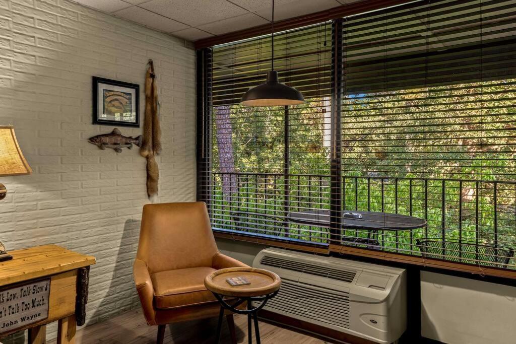 Stonegate Lodge King Bed Wifi 50In Roku Tv Salt Water Pool Room #102 Eureka Springs Esterno foto